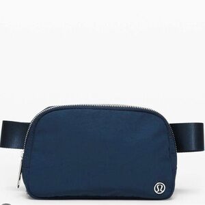 🆕LULULEMON BELT BAG TRUE NAVY